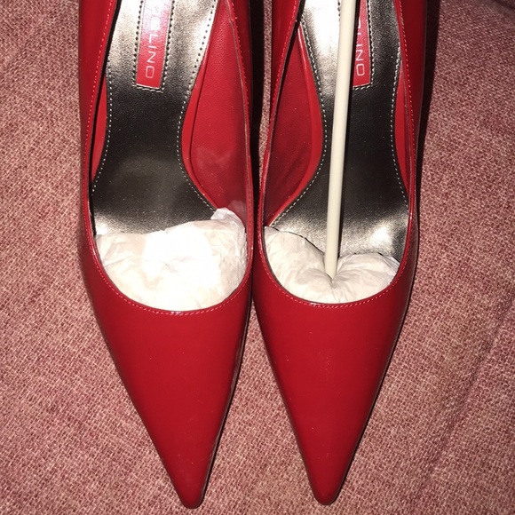 bandolino red heels
